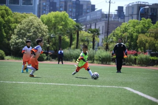 拉塞尔26分詹姆斯19+11+8 湖人胜雷霆再回第九