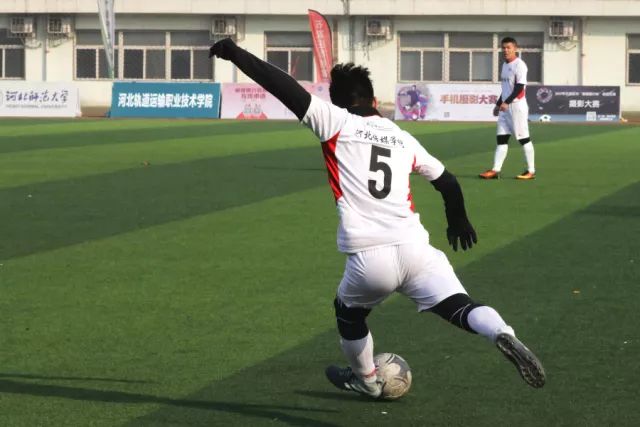 杜兰特布克合砍71分新援21+11 太阳力克活塞